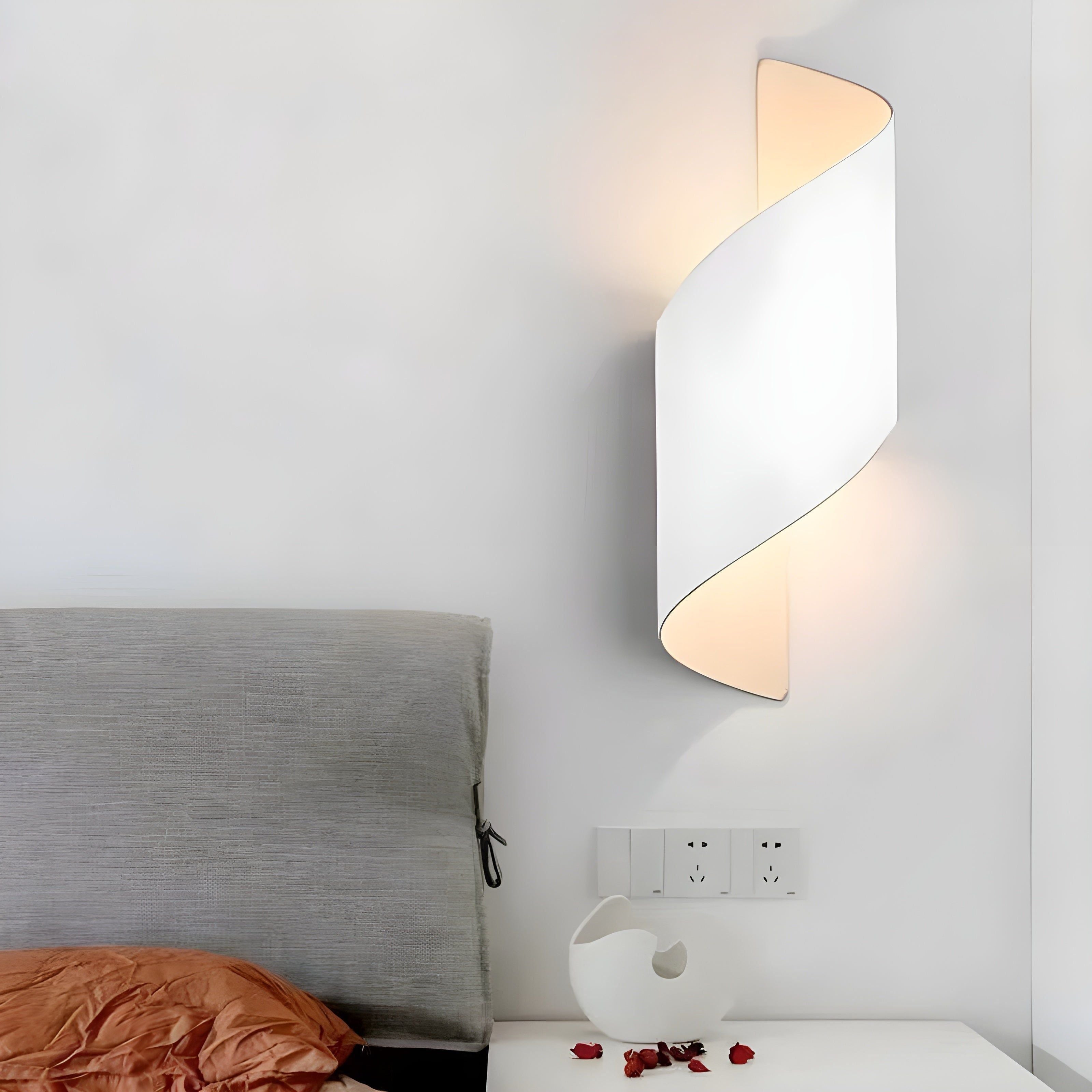 SpiralGlow Applique Spirale Métal Nordic Étanche | Petit Noir ou Argent LED