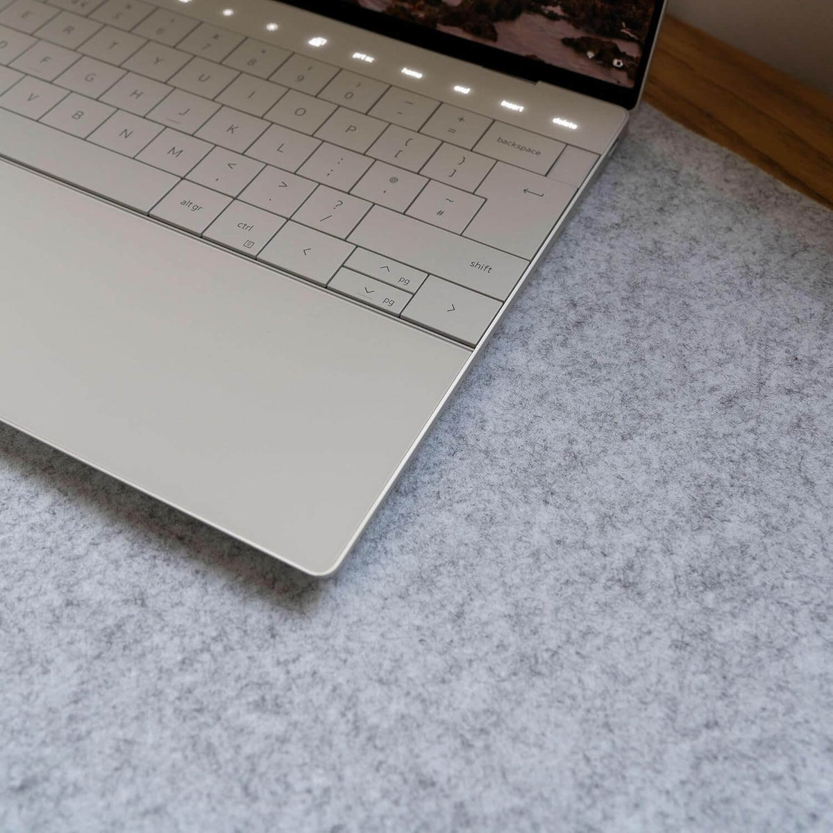 Tapis de Bureau en Feutre pour Protéger et Organiser votre Workspace