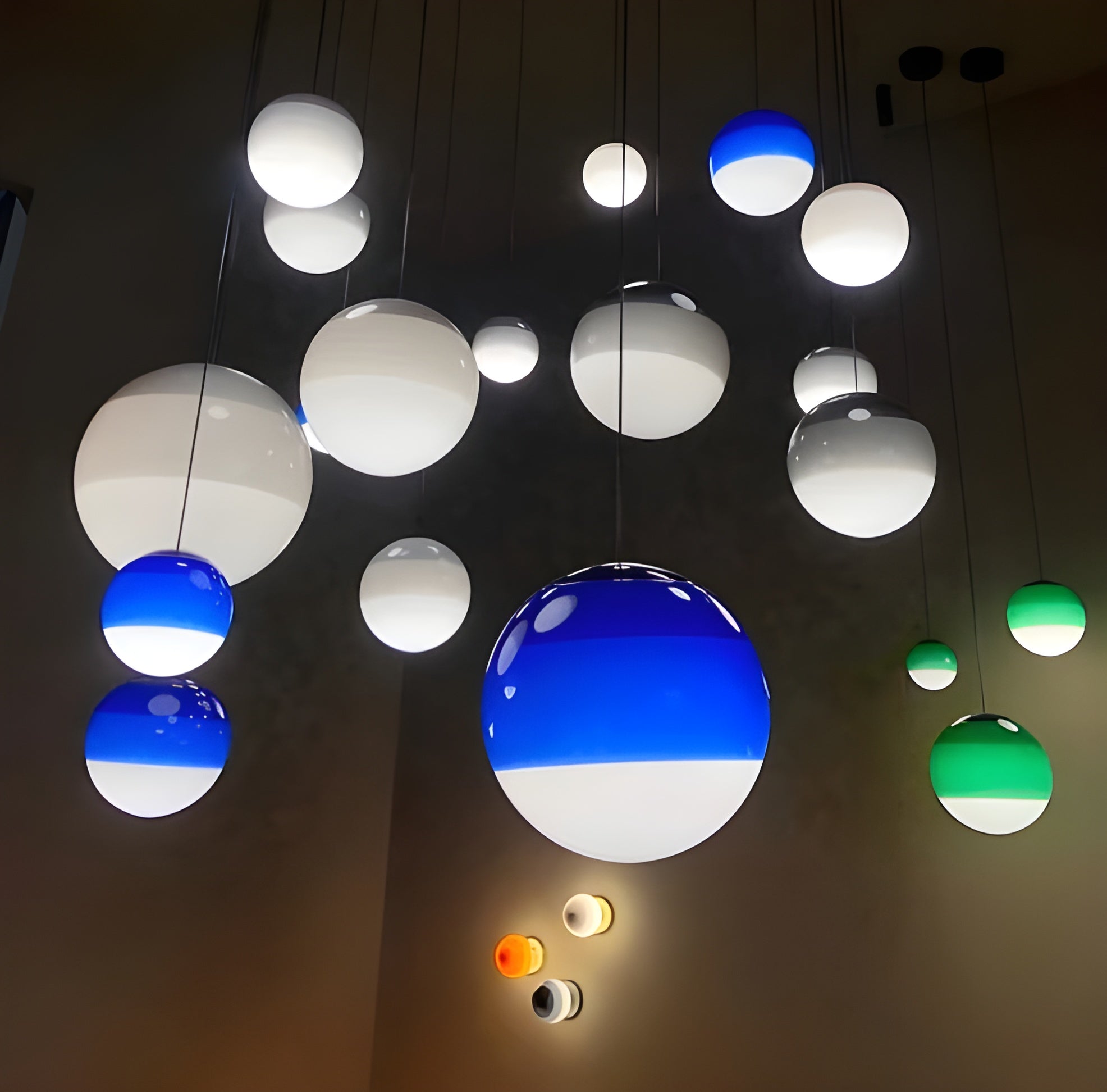 LumiOrb Suspension Ballon Créative LED Ambiance | Bleu D15 ou D20cm Féerique