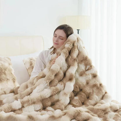 Faux Fur Ultra-Soft Throw - Luxurious Home Comfort Statement