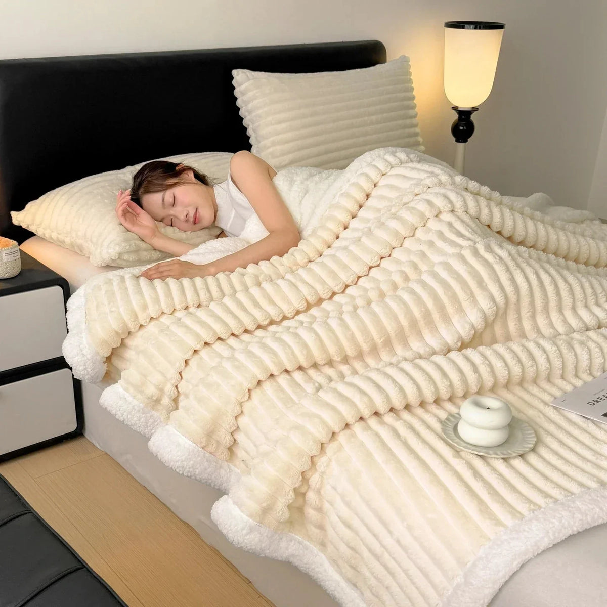 Thick Plush Winter Throw - Enveloping Winter Comfort Blanket