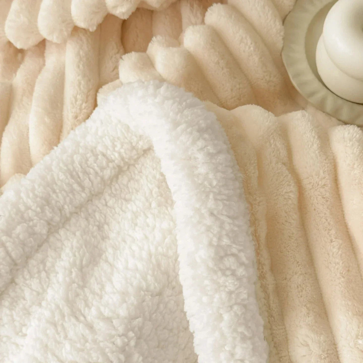Thick Plush Winter Throw - Enveloping Winter Comfort Blanket